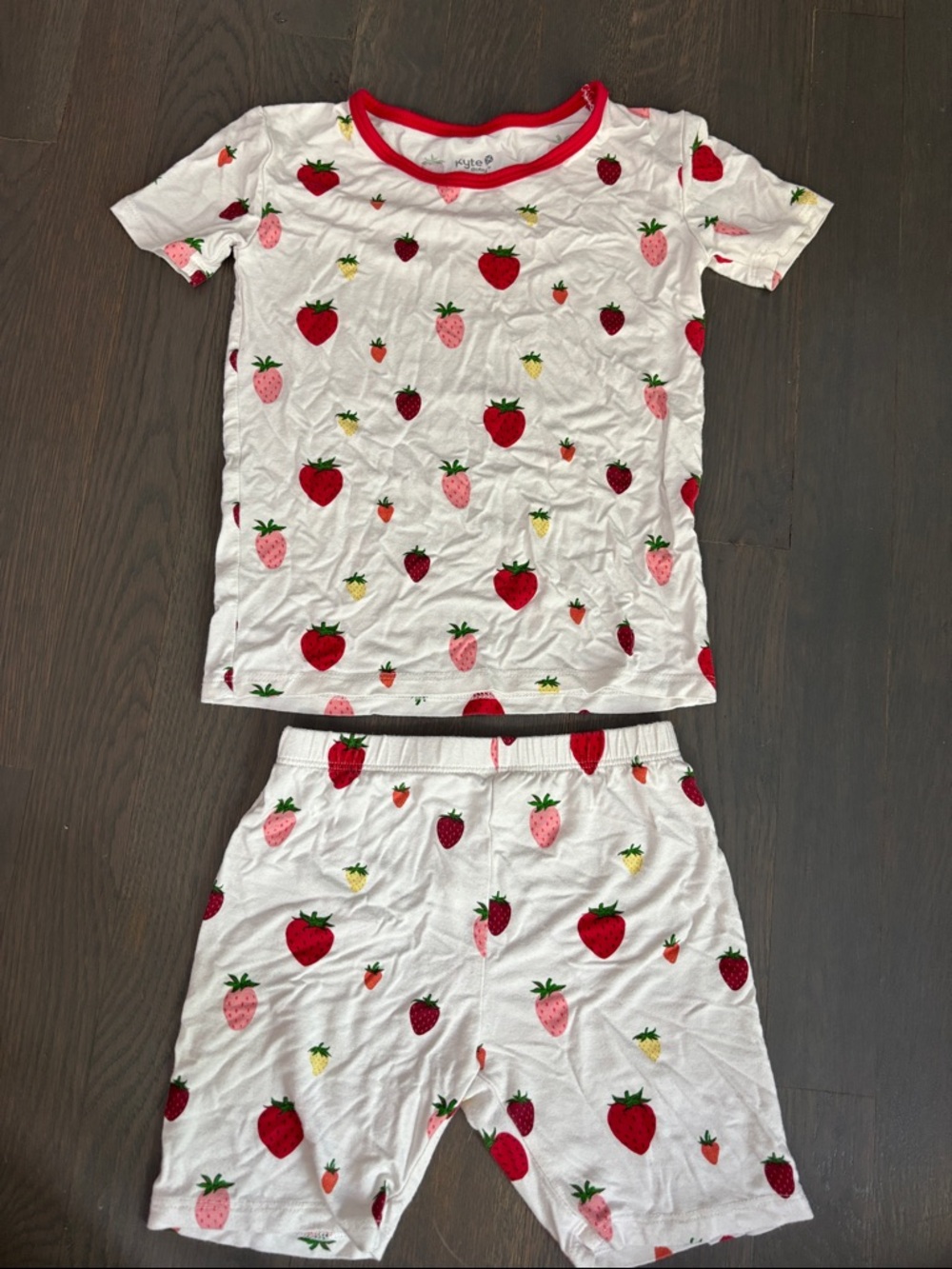 Kyte pjs strawberry 🍓 size 5 EUC
